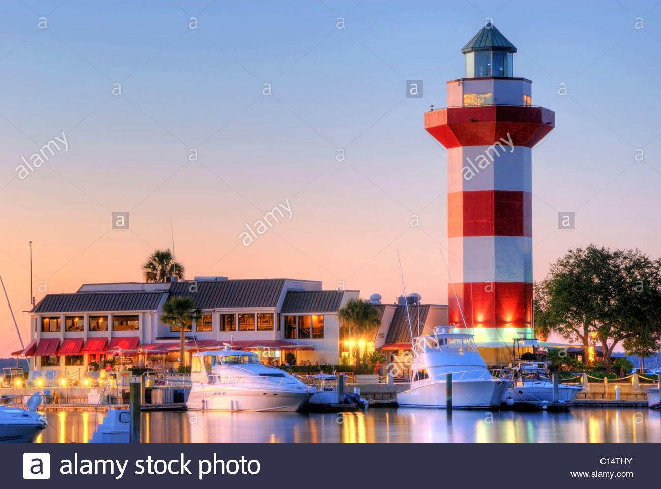 the-famous-harbour-town-lighthouse-at-dusk-on-hilton-head-island-south-c14thy